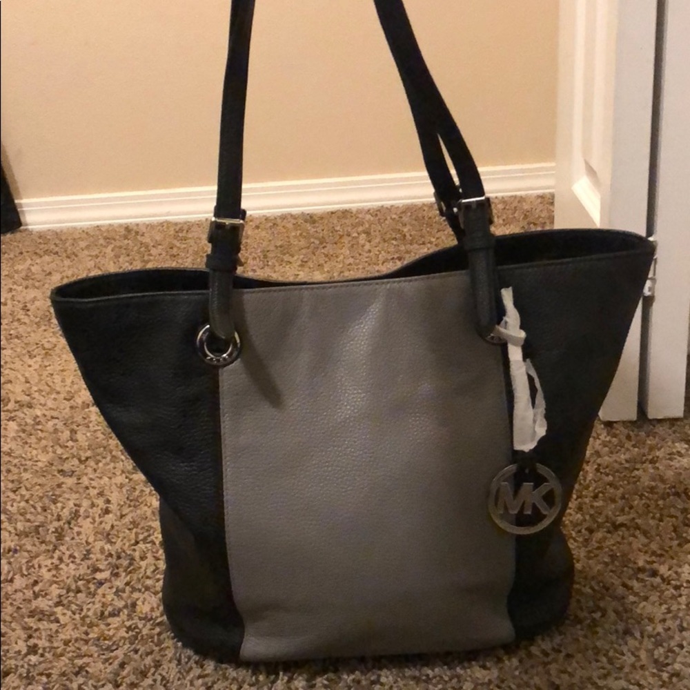 Michael Kors Jet Set Item
